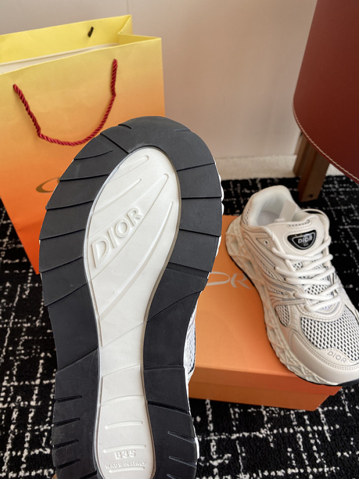 D10r x kaws b35 nxt drb35-001