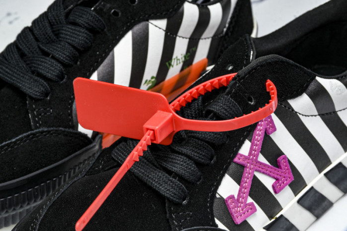 C/O​ SNEAKERS CO-040