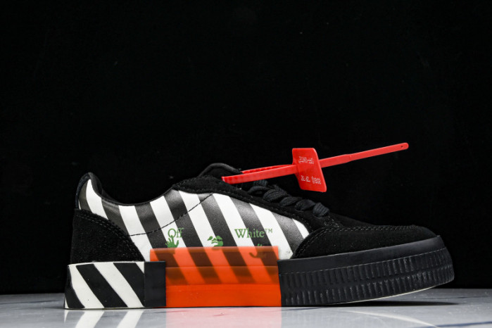 C/O​ SNEAKERS CO-040