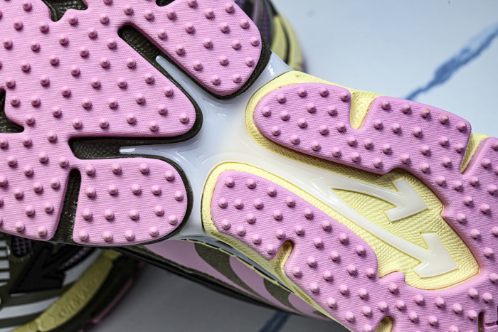 C/O​ SNEAKERS CO-072