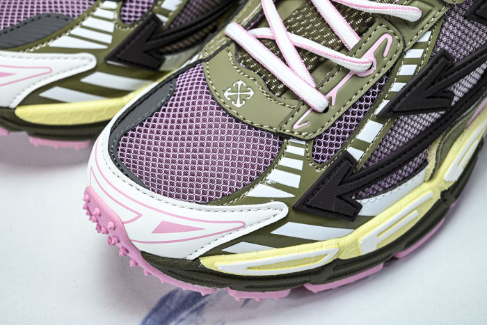 C/O​ SNEAKERS CO-072