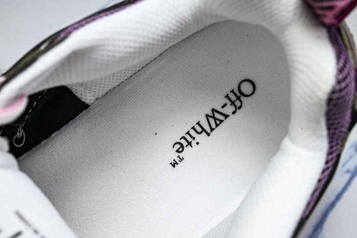C/O​ SNEAKERS CO-072