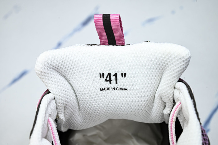 C/O​ SNEAKERS CO-072