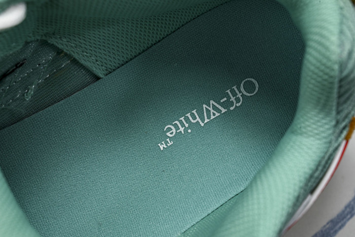C/O​ SNEAKERS CO-078