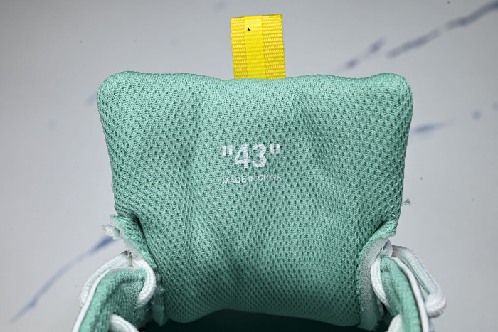 C/O​ SNEAKERS CO-078