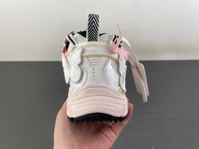 C/O​ SNEAKERS CO-076
