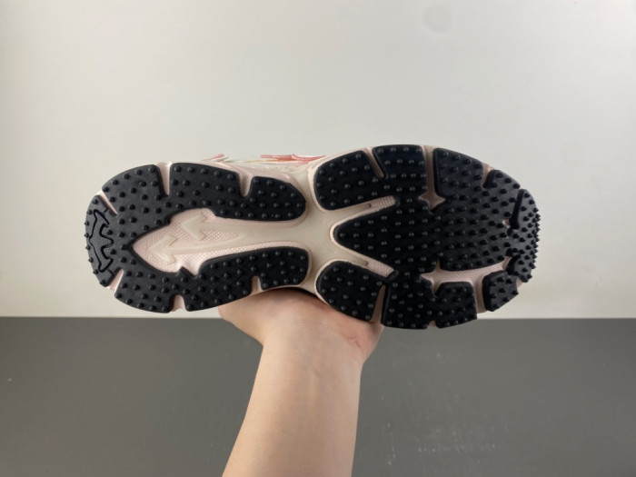 C/O​ SNEAKERS CO-076