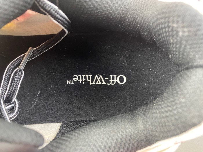 C/O​ SNEAKERS CO-076