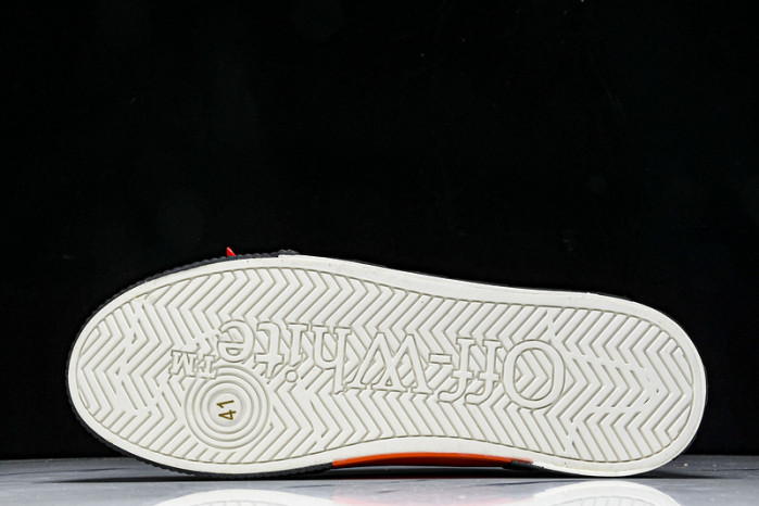 C/O​ SNEAKERS CO-035