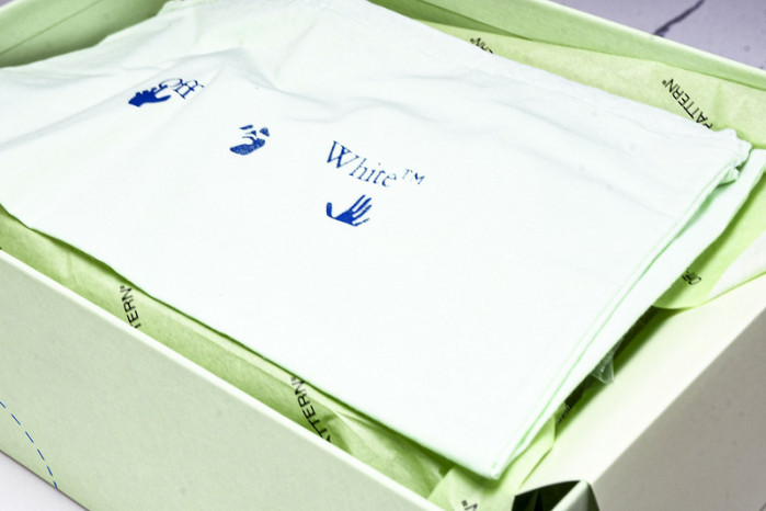 C/O​ SNEAKERS CO-034