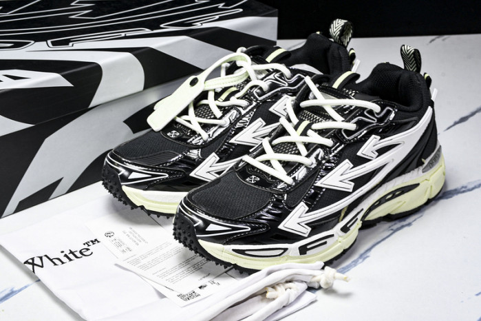 C/O​ SNEAKERS CO-033