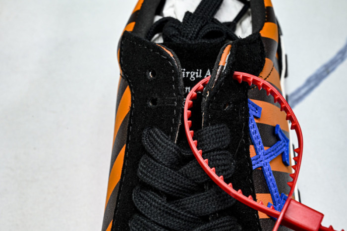 C/O​ SNEAKERS CO-041