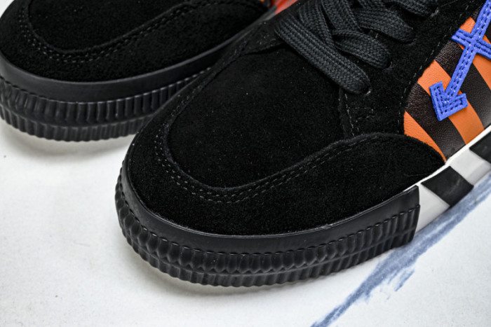 C/O​ SNEAKERS CO-041
