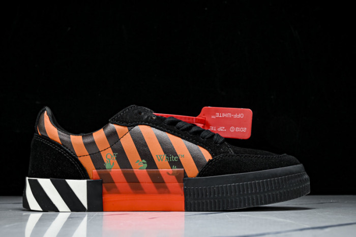 C/O​ SNEAKERS CO-041