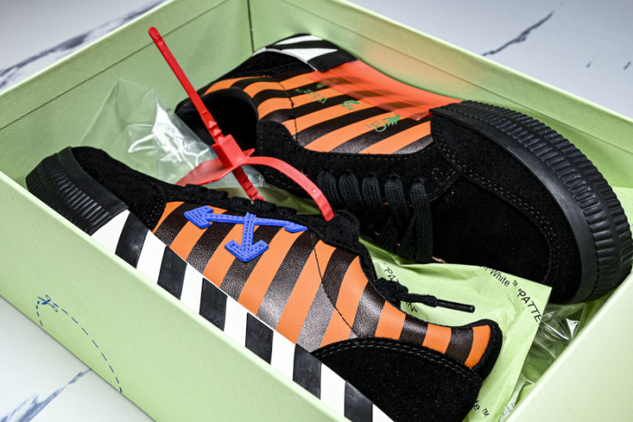 C/O​ SNEAKERS CO-041