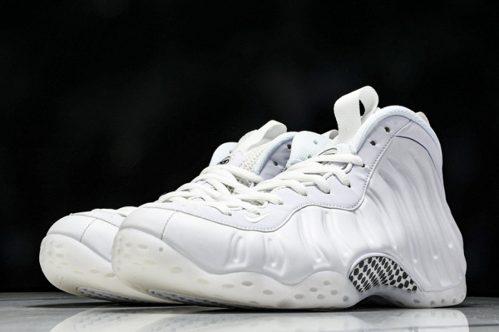 Nike Air Foamposite One “Triple White” HJ5195-100