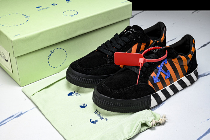 C/O​ SNEAKERS CO-041