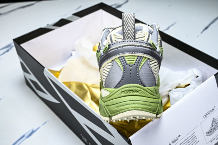 C/O​ SNEAKERS CO-045