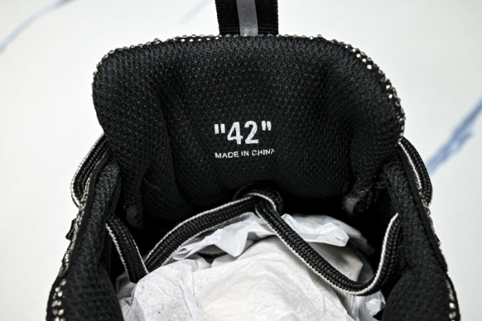 C/O​ SNEAKERS CO-047