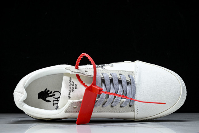 C/O​ SNEAKERS CO-043