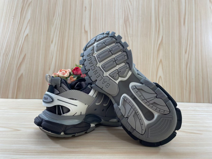 Ba*len*cia*ga track trainer btt-062