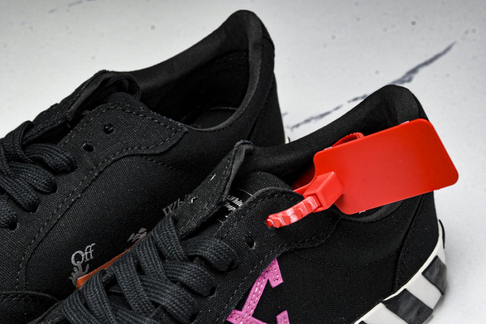C/O​ SNEAKERS CO-038