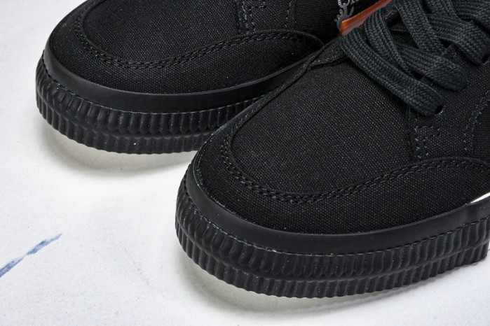 C/O​ SNEAKERS CO-038