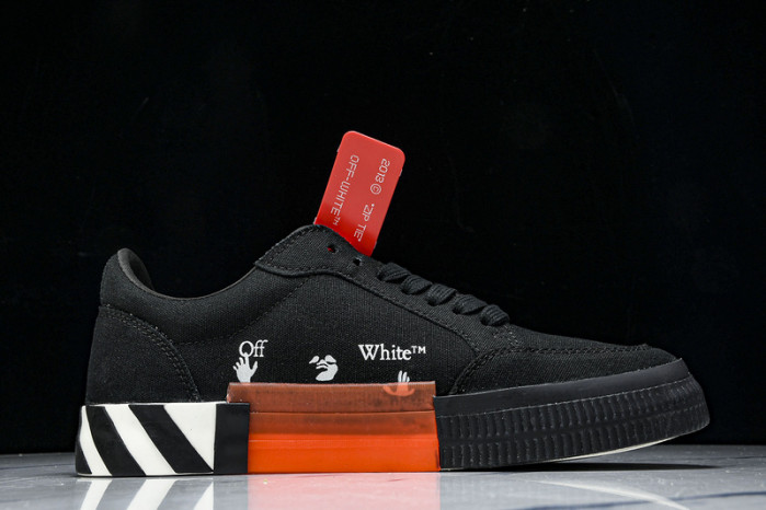 C/O​ SNEAKERS CO-038