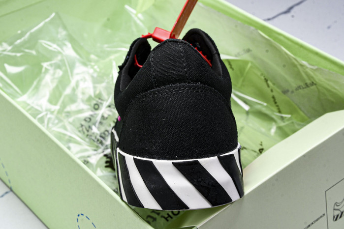 C/O​ SNEAKERS CO-038