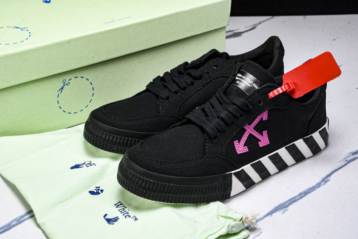 C/O​ SNEAKERS CO-038