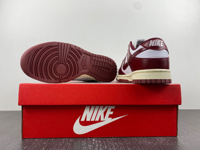 dunk low prm “team red” j4555-100