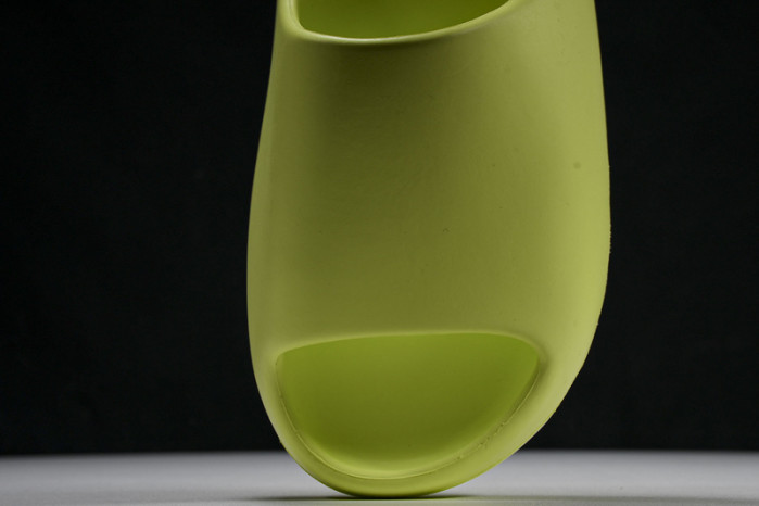 ye**ezy slide glow green   gx6138