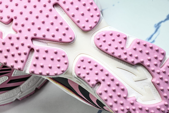 C/O​ SNEAKERS CO-065