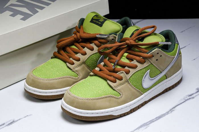 nike sb dunk low “escargot” fq7585-200
