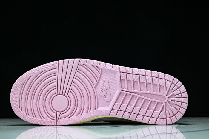 Air Jordan 1 Retro Low OG SP Travis Scott Shy Pink IQ7604-101
