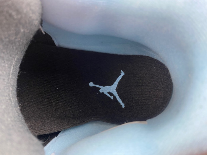 NIKE AIR JORDAN 4 RETRO CT8527-400