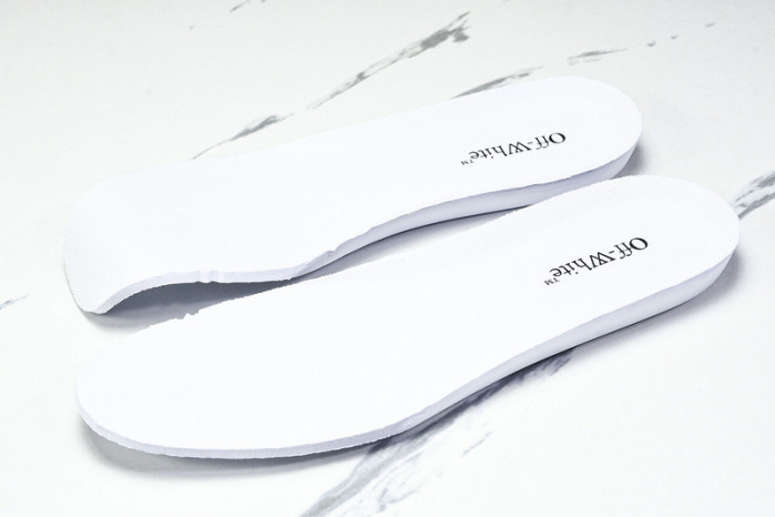 C/O​ SNEAKERS CO-024