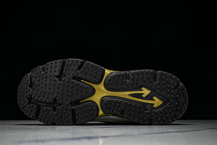 C/O​ SNEAKERS CO-060