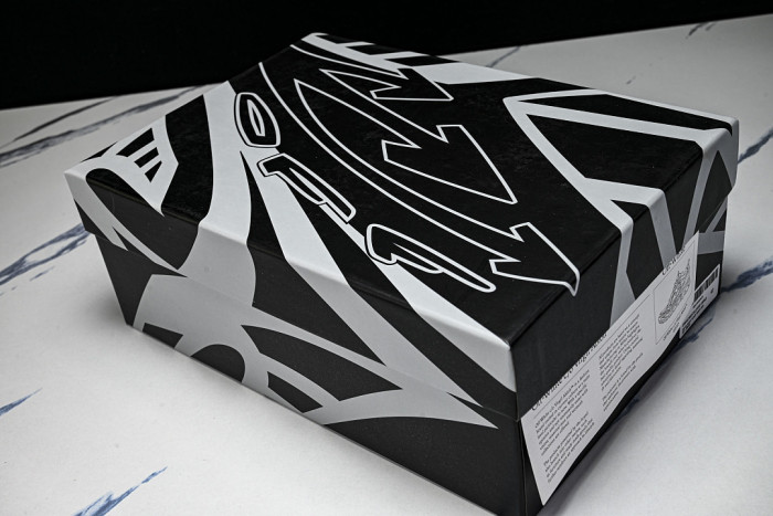 C/O​ SNEAKERS CO-060