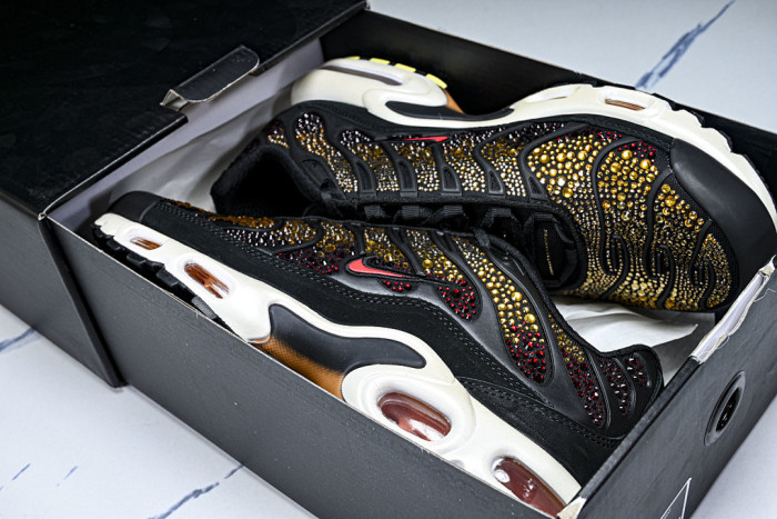 Swarovski x Nike Air Max Plus FZ9042-001