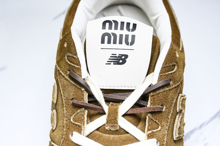New Balance x MiuMiu 530 MM-003