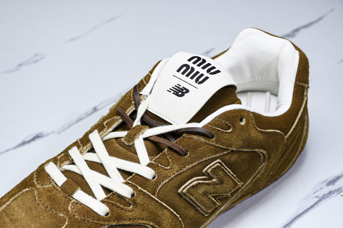 New Balance x MiuMiu 530 MM-003