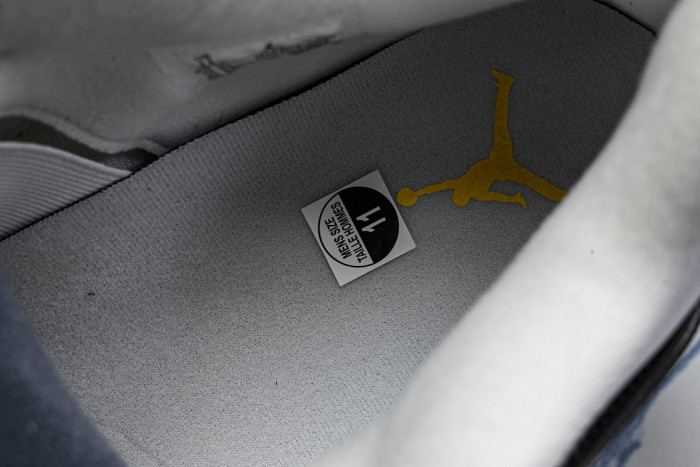 Air Jordan 4 "Rare Air" Tour Yellow IO2463-102