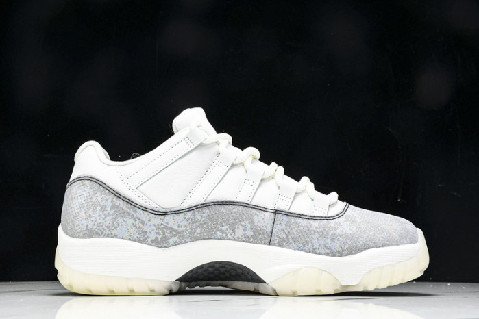 Air Jordan 11 Low HQ7000-001