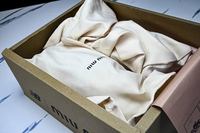 New Balance x MiuMiu 530 MM-008