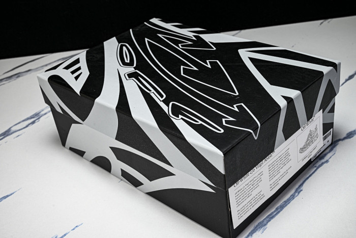C/O​ SNEAKERS CO-056
