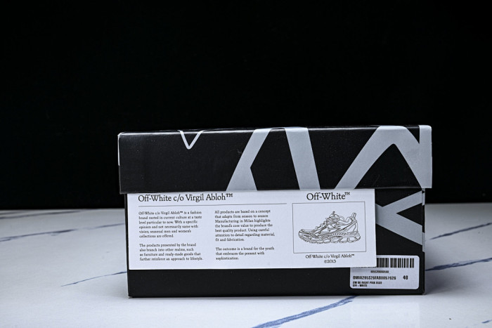 C/O​ SNEAKERS CO-056