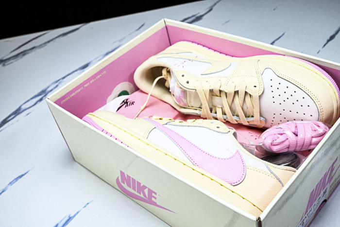 Travis Scott x Air Jordan 1 Low OG IQ7604-100