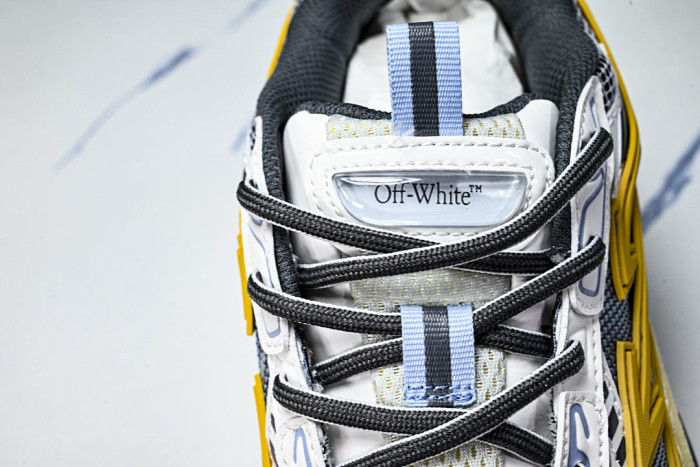 C/O​ SNEAKERS CO-059