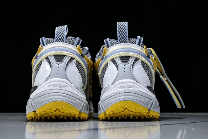C/O​ SNEAKERS CO-059